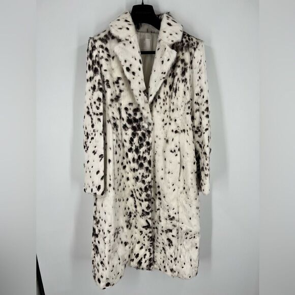 Givenchy From The Runway Coat in Fur with Snow Leopard Print Coat size 40 - Picture 2 of 9